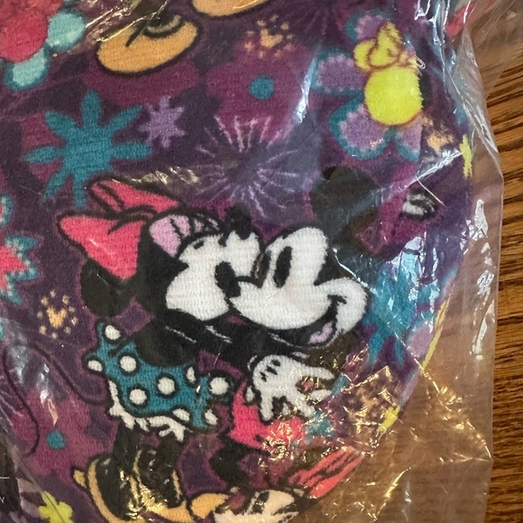 Mickey head pillow from Vera Bradley- festers Mickey and Minnie- very soft NWT - Picture 6 of 9
